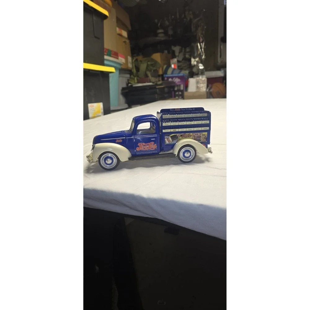 1940 Ford Pepsi Cola Truck Diecast Model by Golden Wheel with Opening Hood Bin11